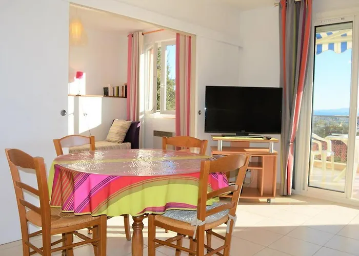 T3 Avec Terrasse Et Garage - Proche Centre-ville - Fr-1-251-25 Le Lavandou